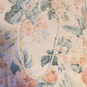 Elegant pearl necklace